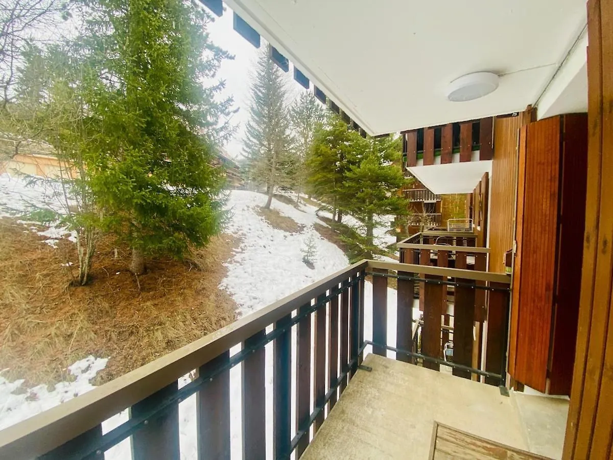 Mountain-Style Studio, Lake, Skiing Allos Apartment